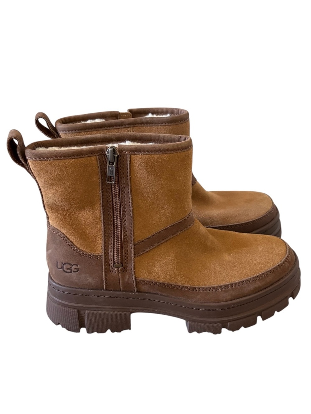 UGG Ashton Zip boots Size 7 NWOB